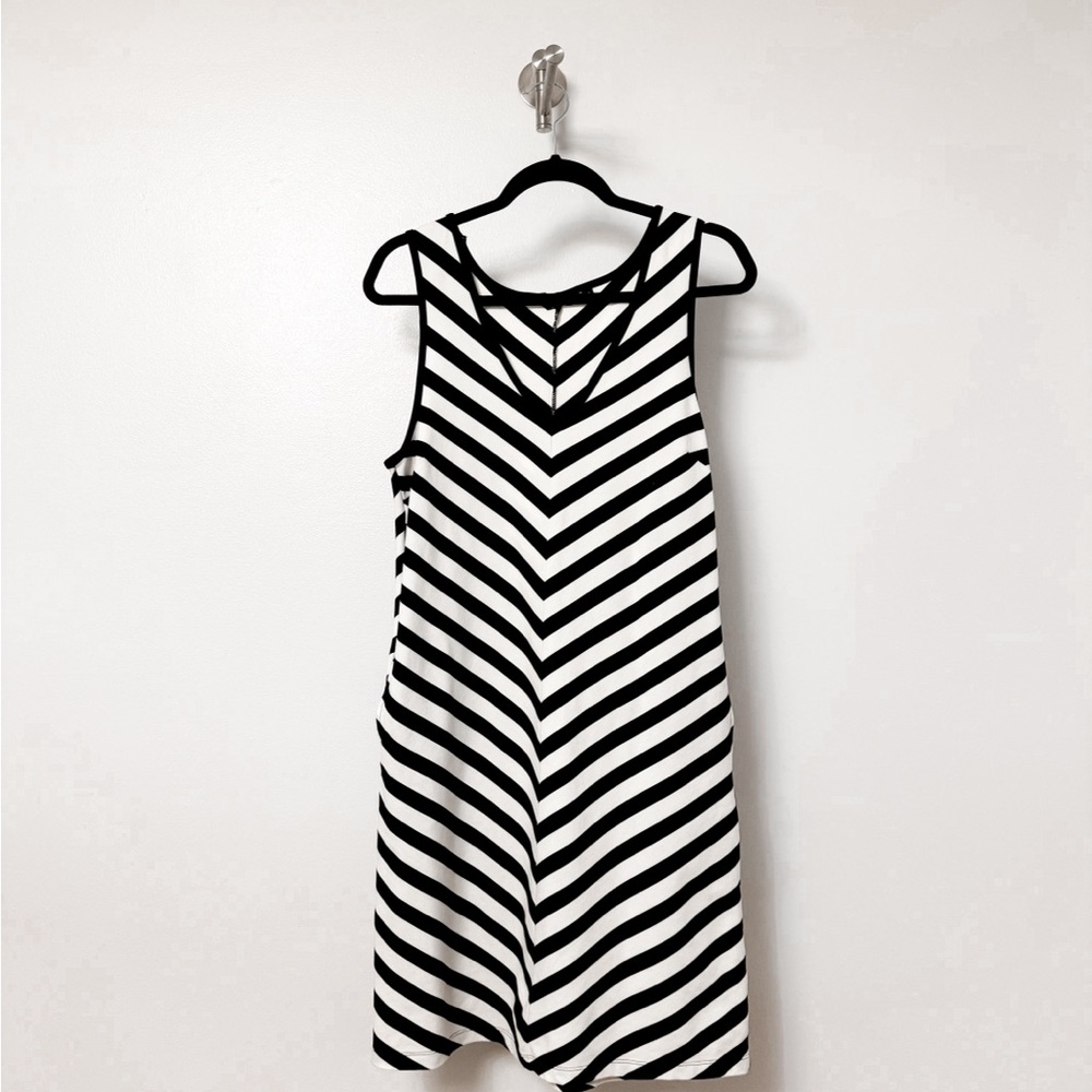 Peach Work Gym Play Kameo Striped Sleeveless Midi Dress Black and White Medium‎